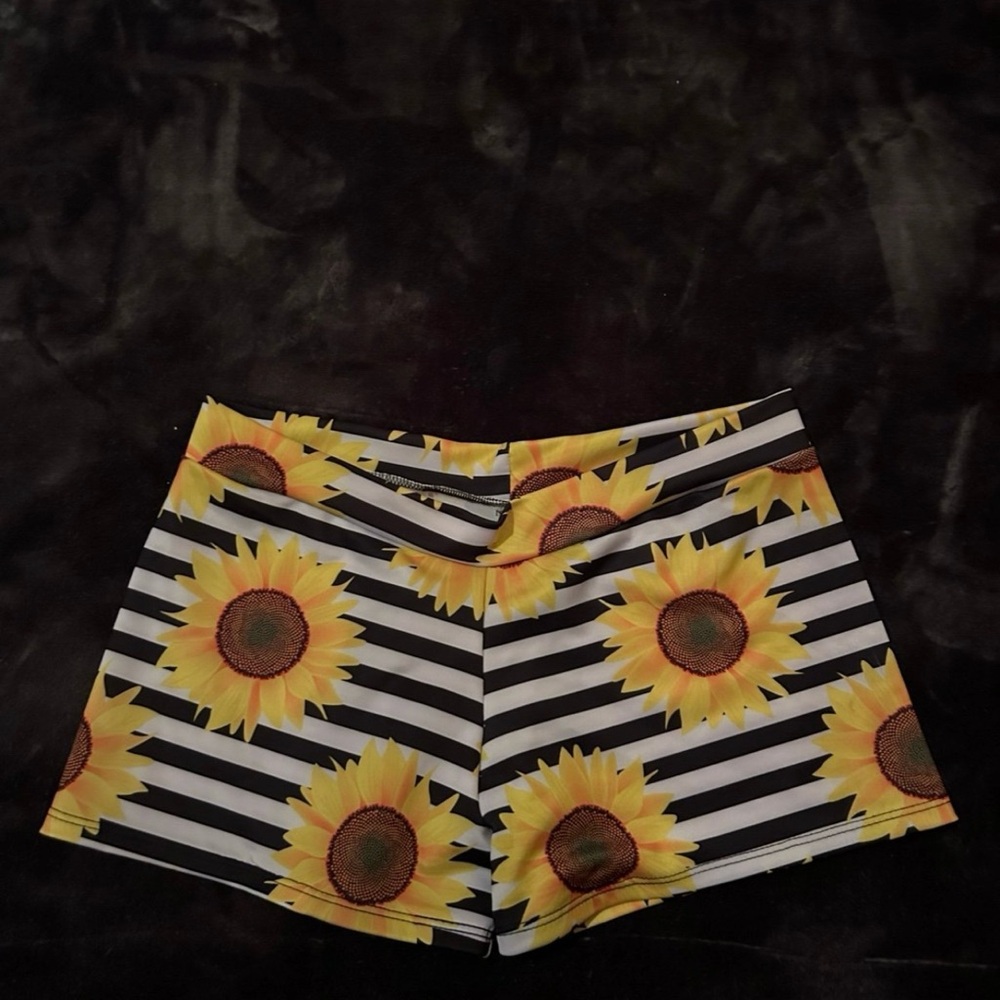 Beach/ swim shorts, size M, New
